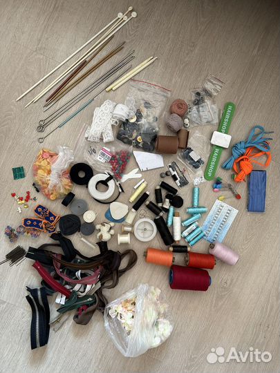 Нитки молнии пуговицы спицы брючная тесьма