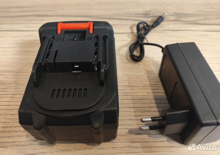 Аккумулятор makita 18v lxt 4ач новый с зарядкой