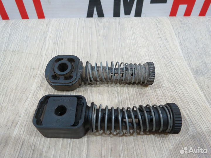 Фиксатор троса кпп Skoda Rapid