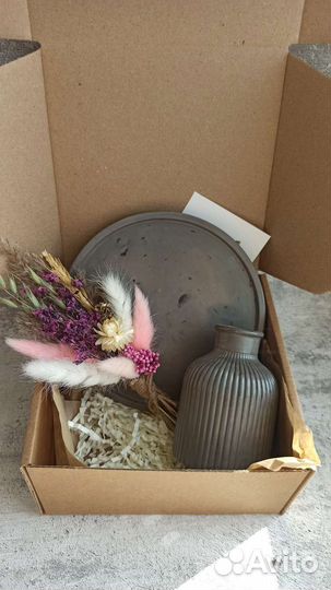 Подарочный набор из гипса. Ваза и поднос