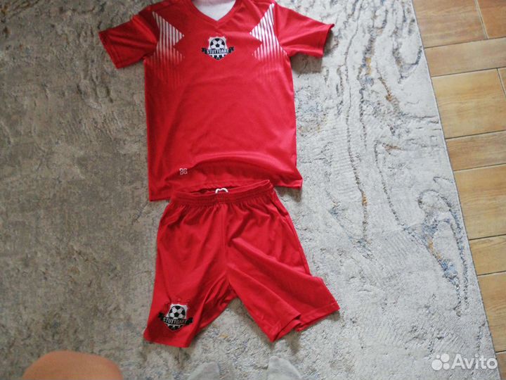 Футбольная форма штуттгарт. размер 152. 10-12 лет