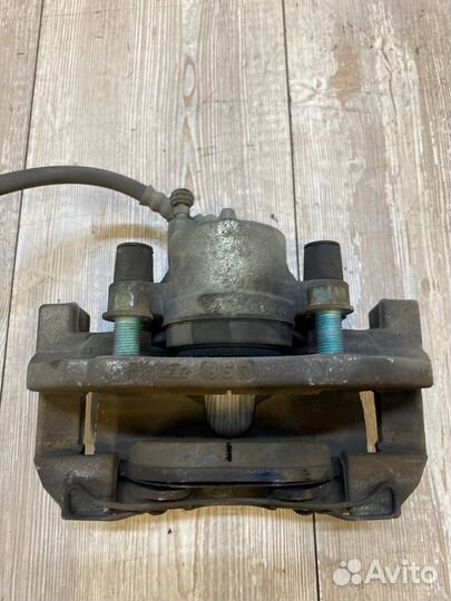 Суппорт тормозной передний левый Mazda 3