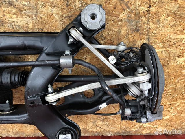 Кулак задний левый мерседес W205 2017год