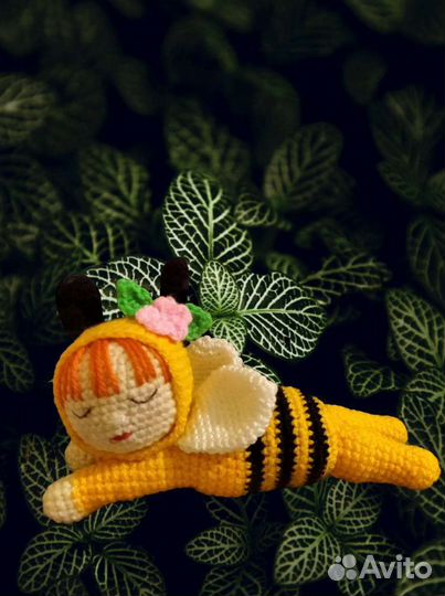 Пупс в костюме пчелы