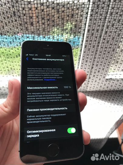 Телефон iPhone SE