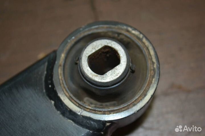 Рычаг правый передний Mazda 323