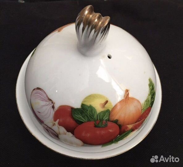 England. Royal Porcelain. Блюдце с баранчик-клош