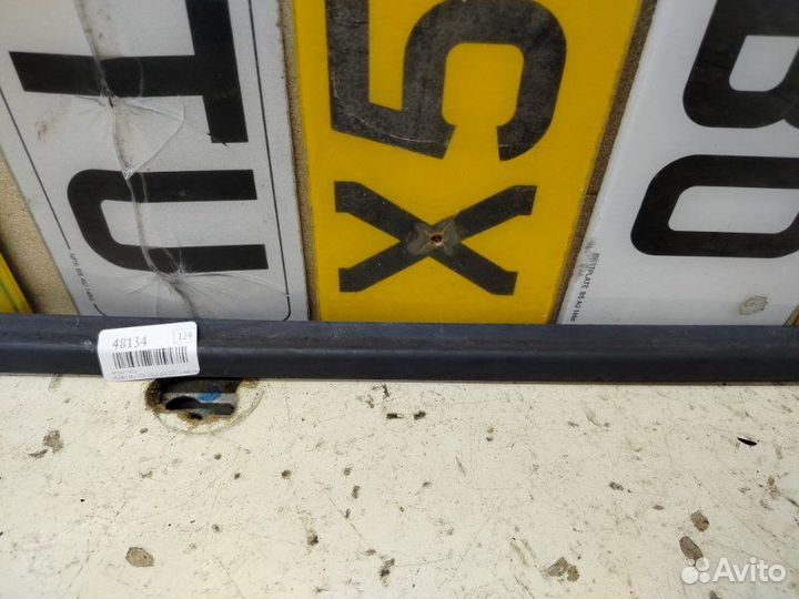 Накладка стекла переднего правого Skoda Fabia