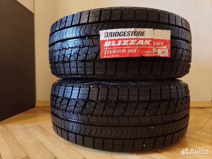 Bridgestone Blizzak VRX 225/40 R18