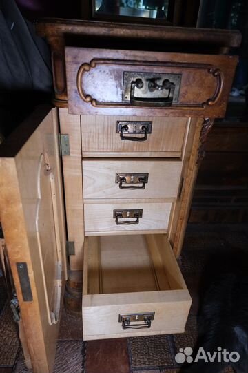 Трюмо с зеркалом старинное