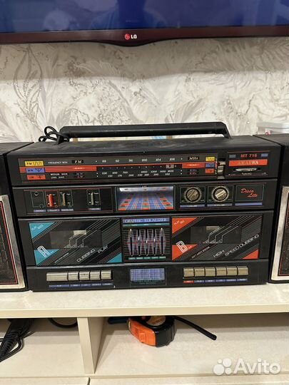 Магнитофон akaiwa MT 716