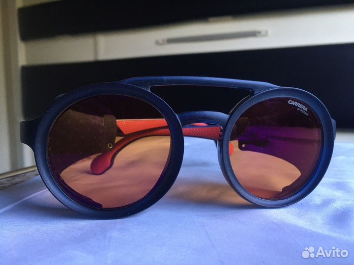 Очки солнцезащитные