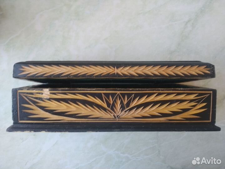 Шкатулка деревянная резная