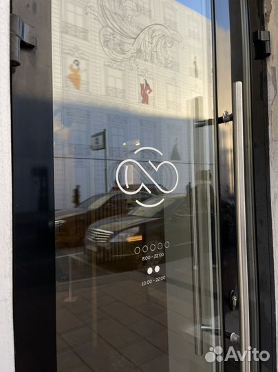 Изготовление наклеек на самоклеющейся пленке