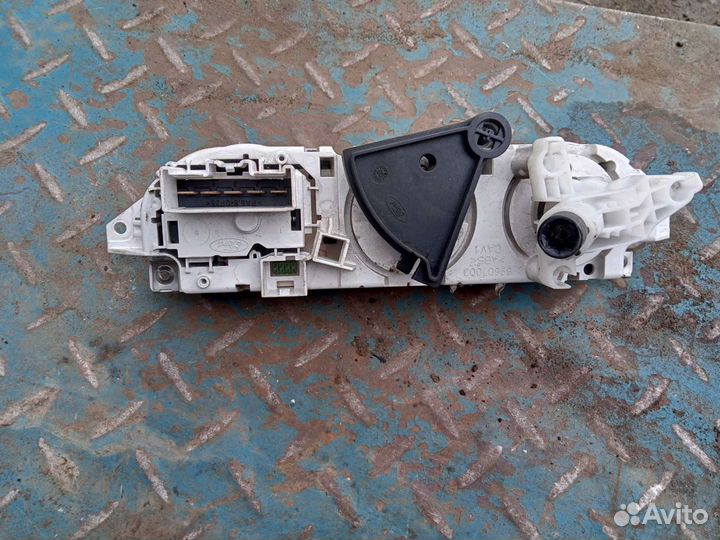 Блок управления отопителем Ford Focus 2