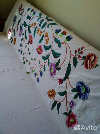 Вышивка ручная работа.большая.гладь.лен