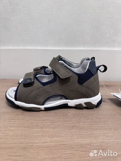 Сандалии tombi 28 новые