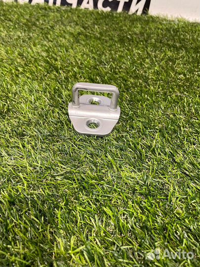 Ответная часть замка багажника Jeep Wrangler JL