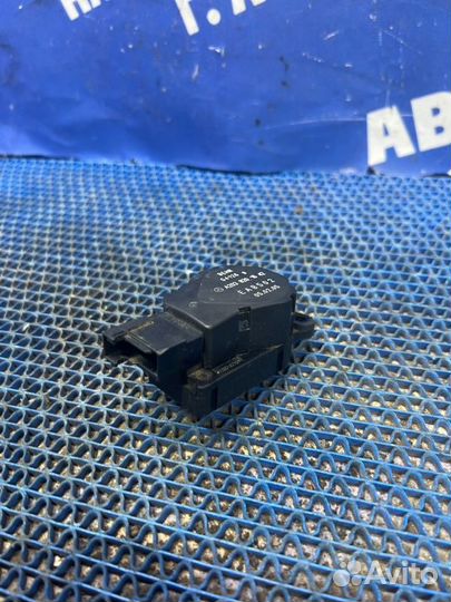 Моторчик заслонок отопителя Mercedes-Benz W211