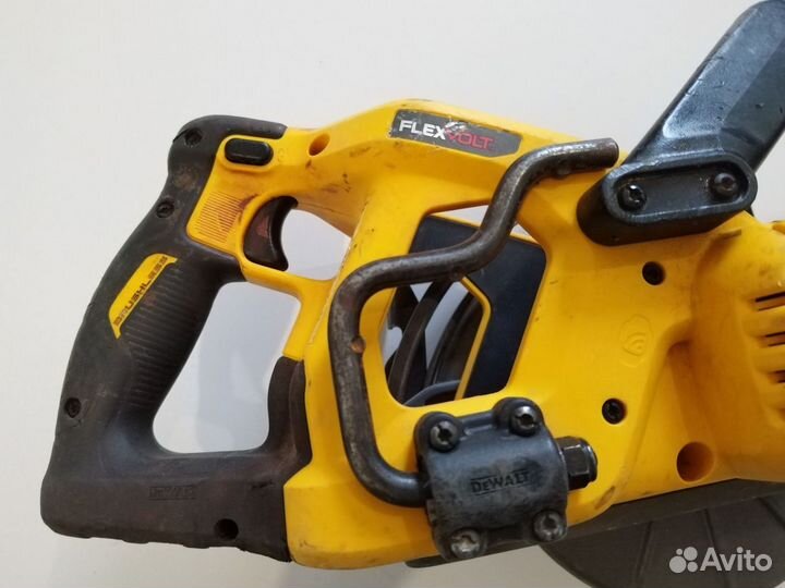 Пила DeWalt dcs577