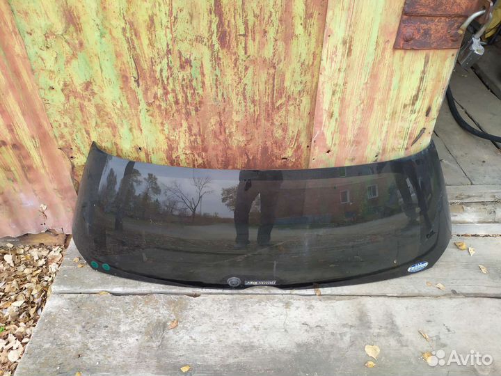 Заднее стекло на Toyota wish