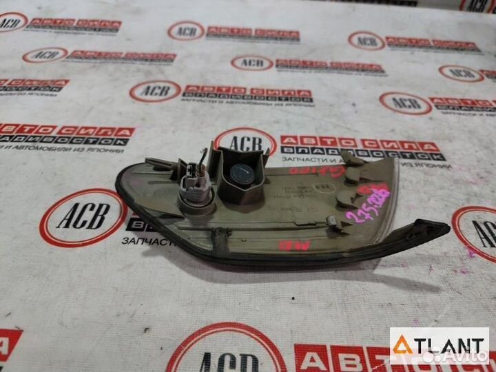 Габарит правый toyota mark II