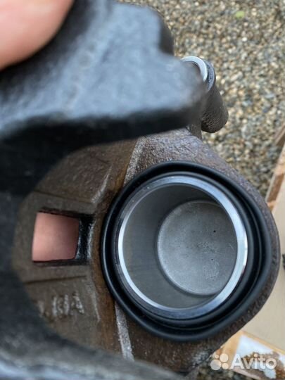 Суппорт передний mazda 6 gg