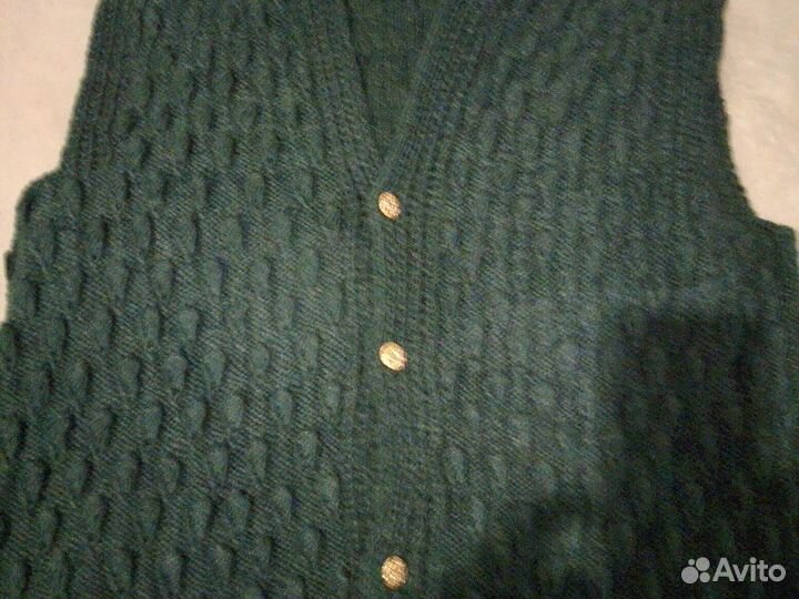 Жилетка женская вязаная