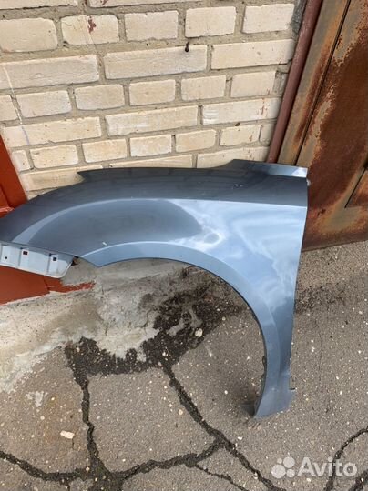 Крыло переднее левое