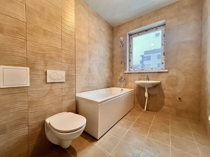 3-к. квартира, 81,2 м², 1/3 эт.