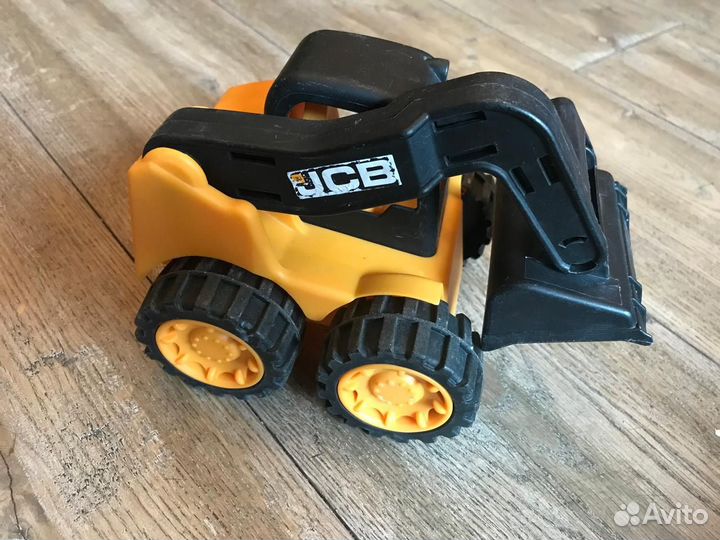 Погрузчик и самосвал JCB