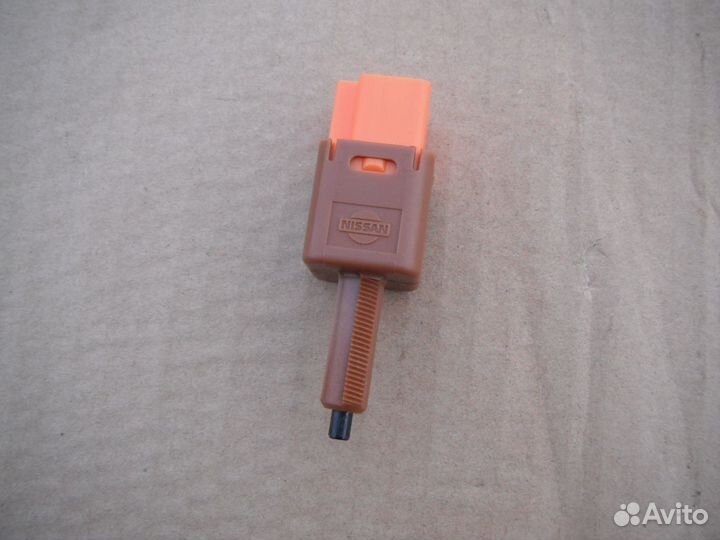 Датчик включения стоп-сигнала Juke Qashqai X-Trail