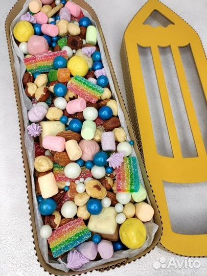 Сладкий подарок детям, орехи, сладости, мармелад