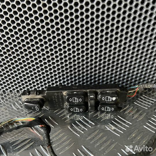 Блок управления стеклоподъемниками Mercedes-Benz C