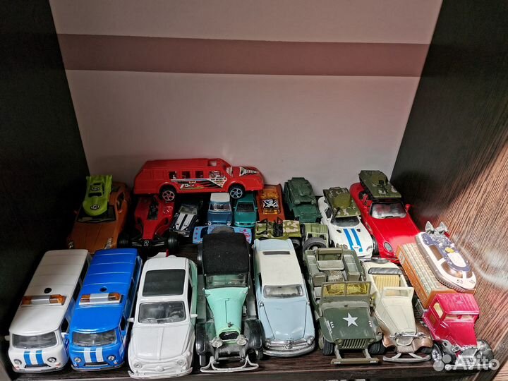 26 машинки, танки, катер, лимузин, кабриолет, джип