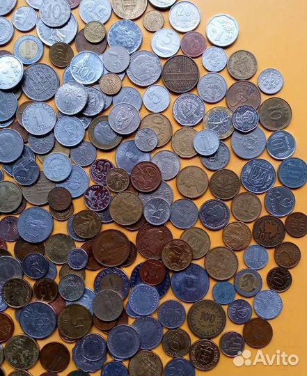 250 иностранных монет, все разные