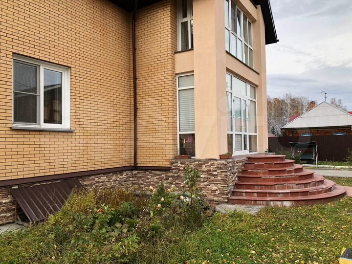 Коттедж 280 м² на участке 8 сот.