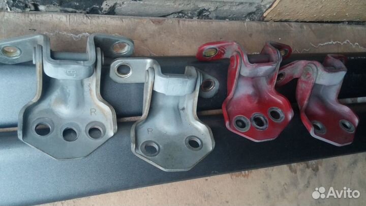 Mazda MPV 1999-2006 год петли передних дверей