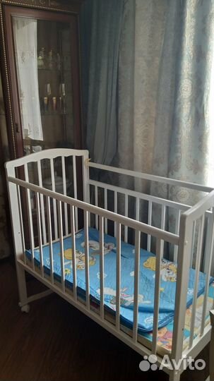 Детская кроватка. Дерево. Белая