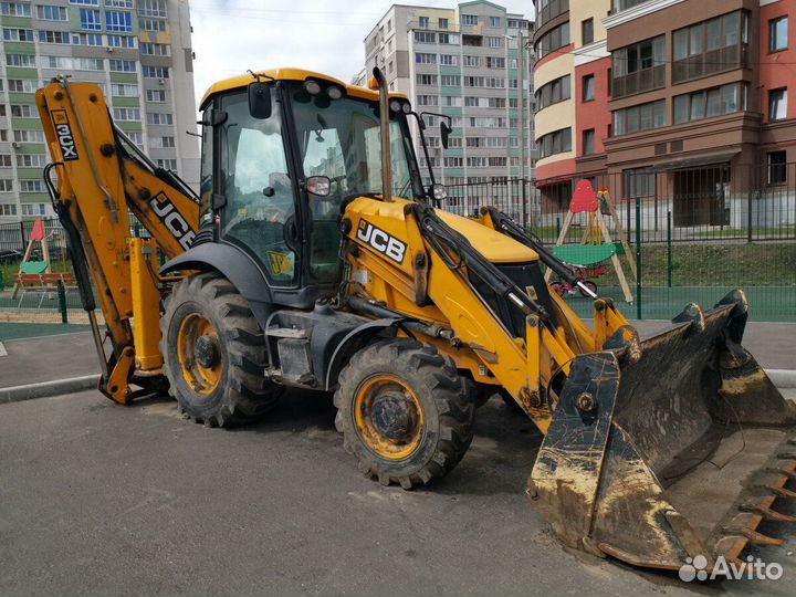 Экскаватор погрузчик аренда. Трактор услуги