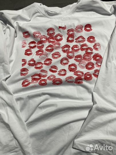 Лонгслив с поцелуйчиками отличный подарок