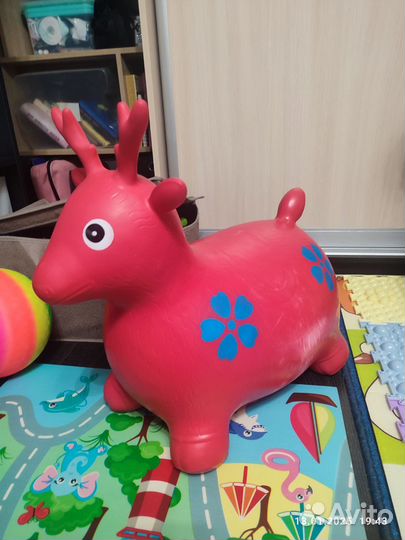 Надувной попрыгун олень