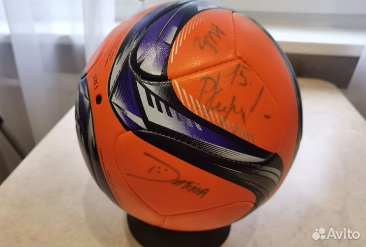 Футбольный мяч с автографами пфк Кристалл