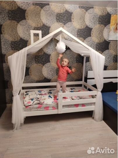 Детская кровать домик из березы