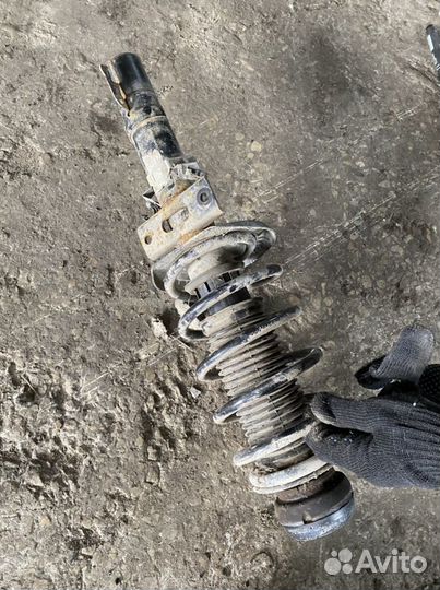 Стойка передняя правая в сборе skoda fabia 2 rooms