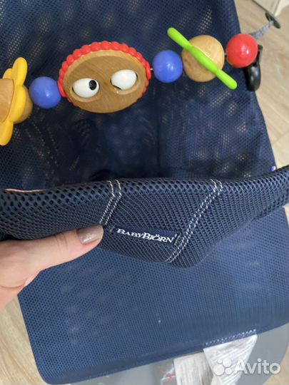 Шезлонг babybjorn сетка с игрушкой