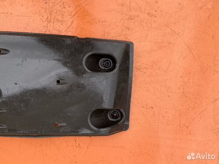 Защита днища кузова передняя правая Lexus Ls