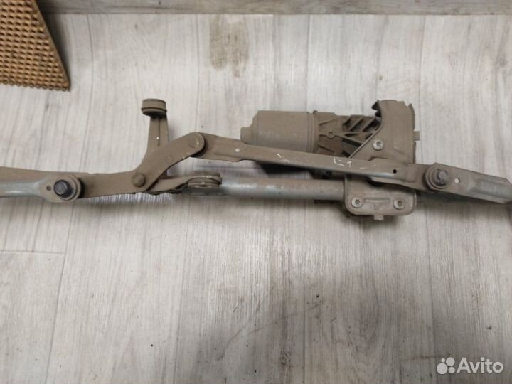 Трапеция с мотором стеклоотчестителей Peugeot 308