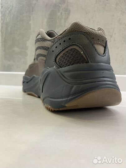 Кроссовки yeezy boost 700, изи, изики