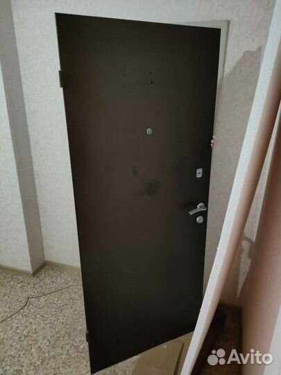Дверь входная металлическая от застройщика